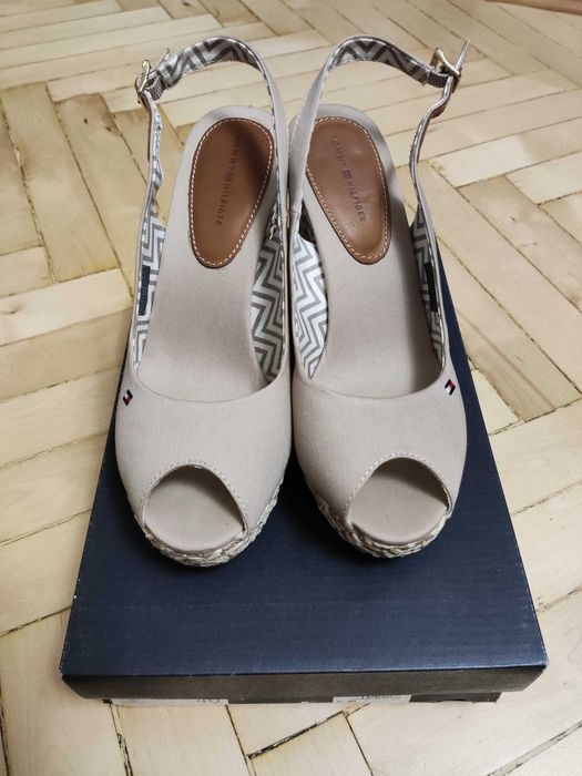 Жіночі босоніжки