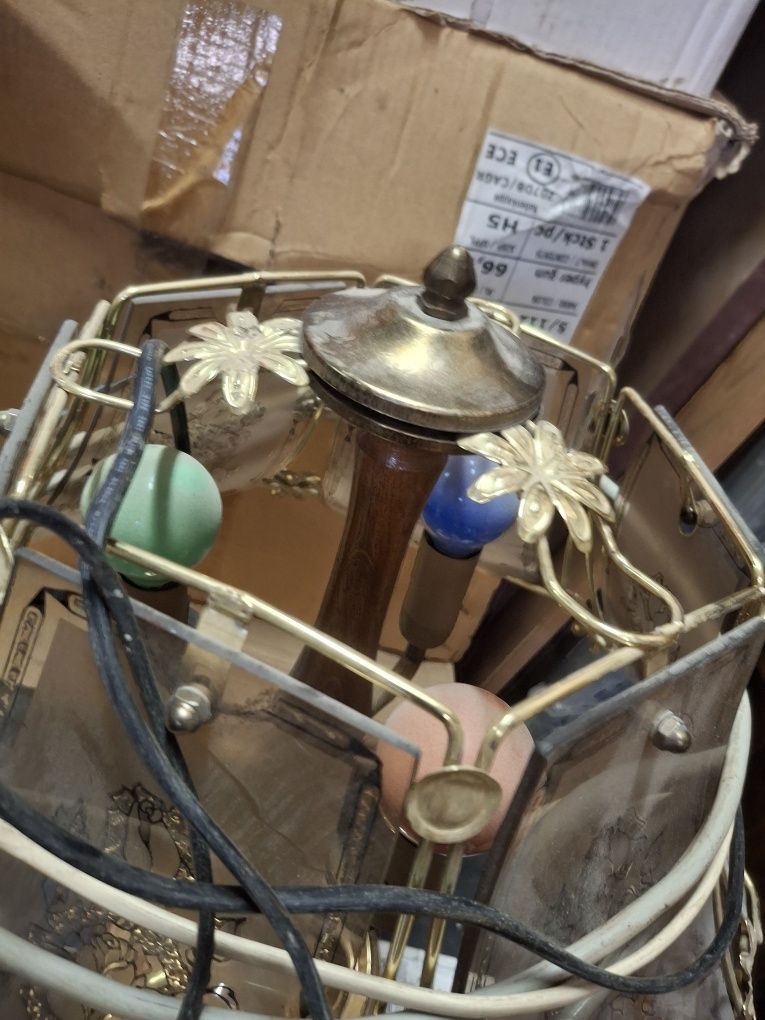 Lampa mosiężna kolorowe żarówki