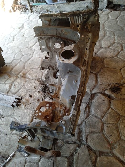 Левая четверть Тойота Королла Е90