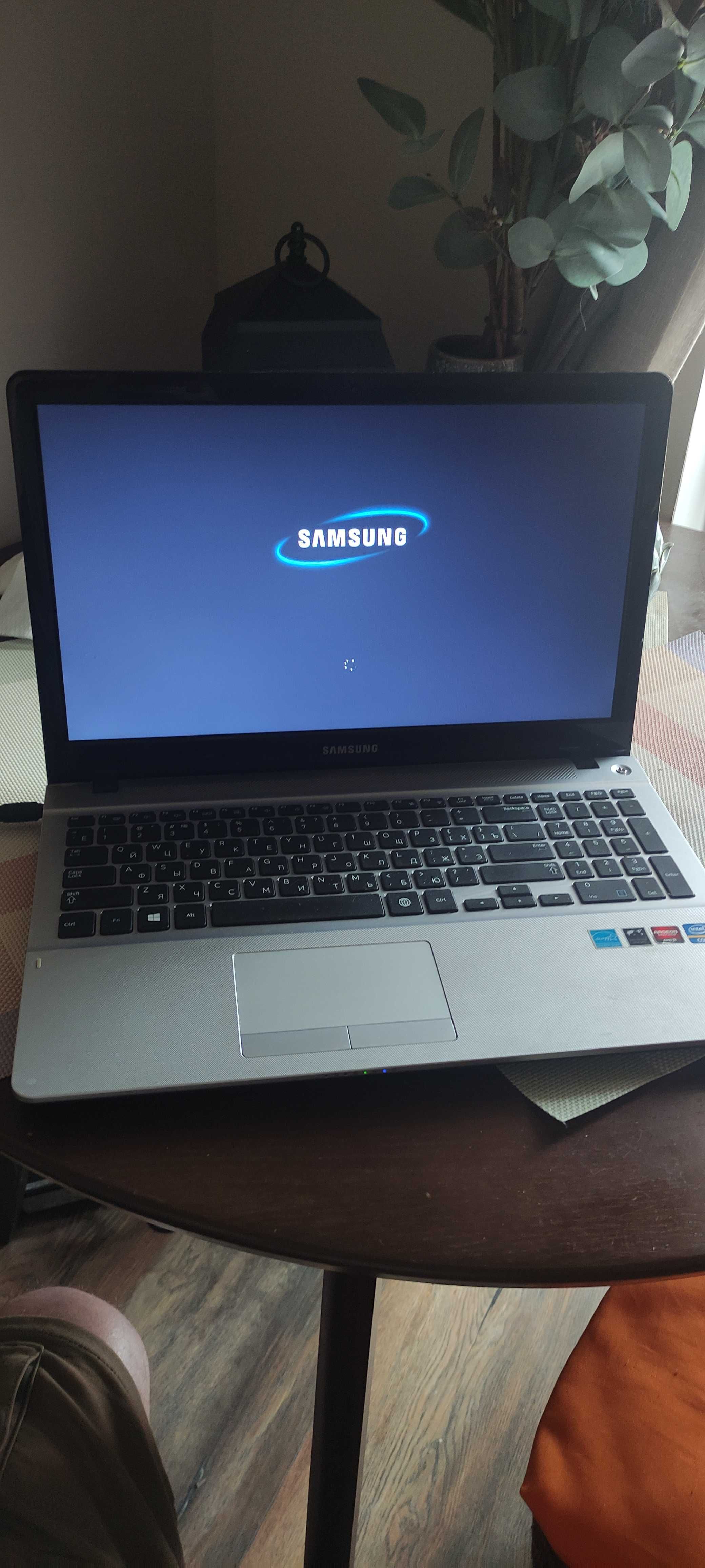 Ноутбук Samsung NP370R5E
