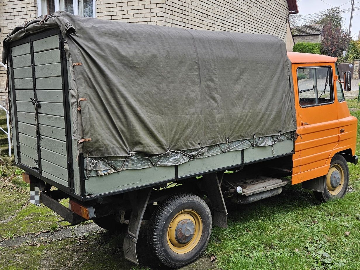 Żuk FS-Lublin samochód dostawczy z plandeką.