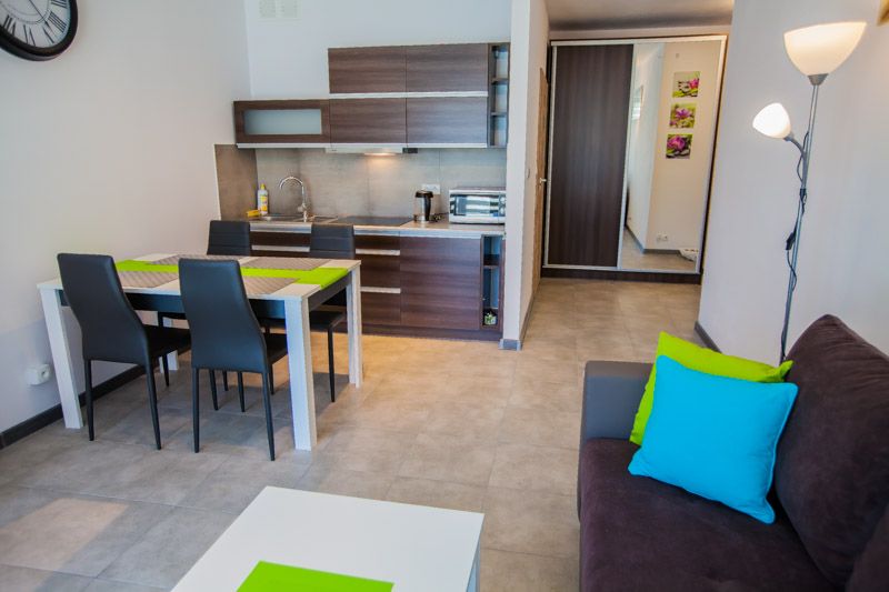 Apartament z tarasem i garażem. 350 m do plaży!