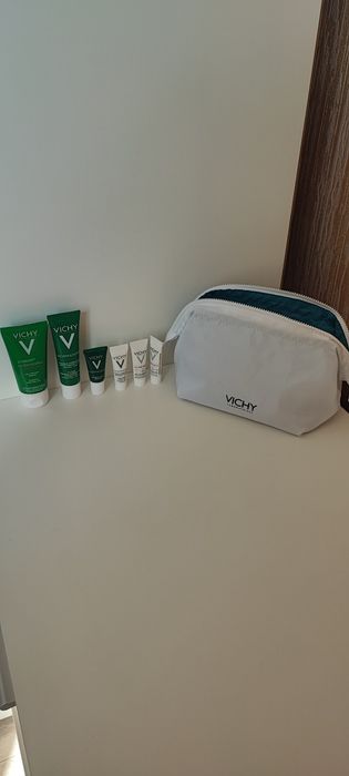 Vichy cerave la Roche набір косметики із косметичкою