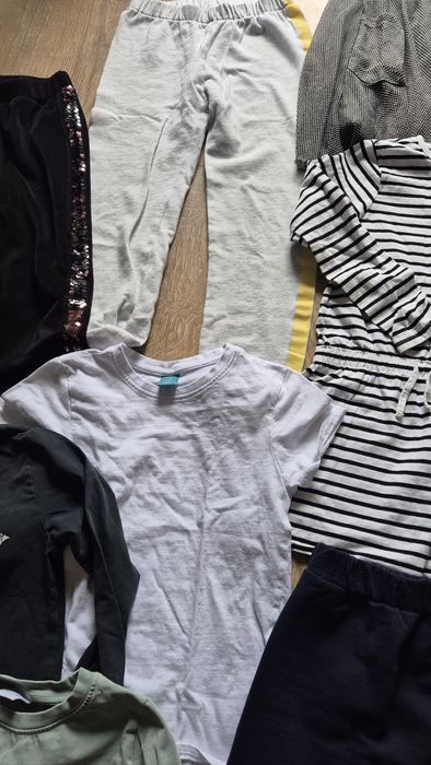 Zestaw ubranek 122-128 dla dziewczynki