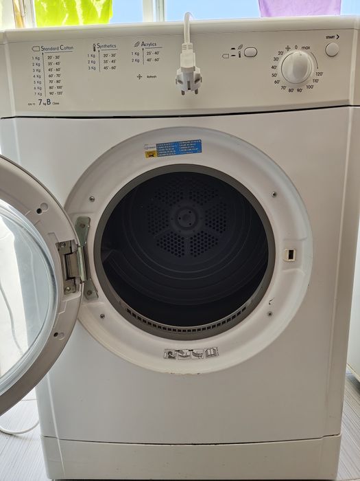Máquina de secar roupa Indesit 7kg usada (funcional)