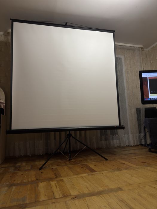 Проекционный экран Redleaf Popular 180×180 см (1:1) на штативе