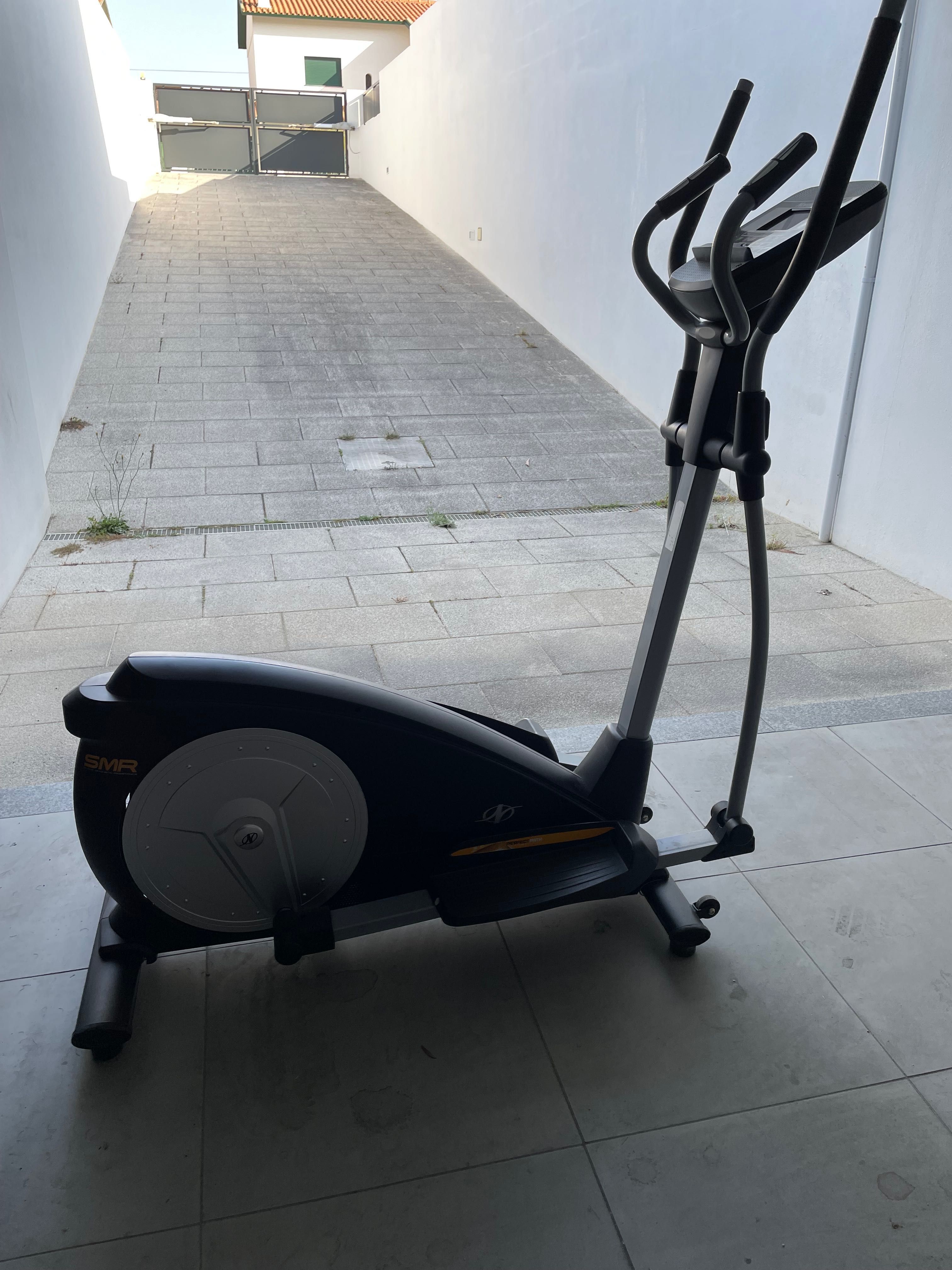 Bicicleta elíptica Nordictrack SMR autoalimentada