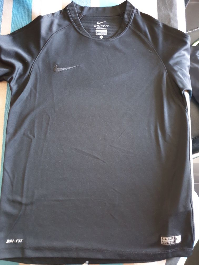 T-shirt     Nike