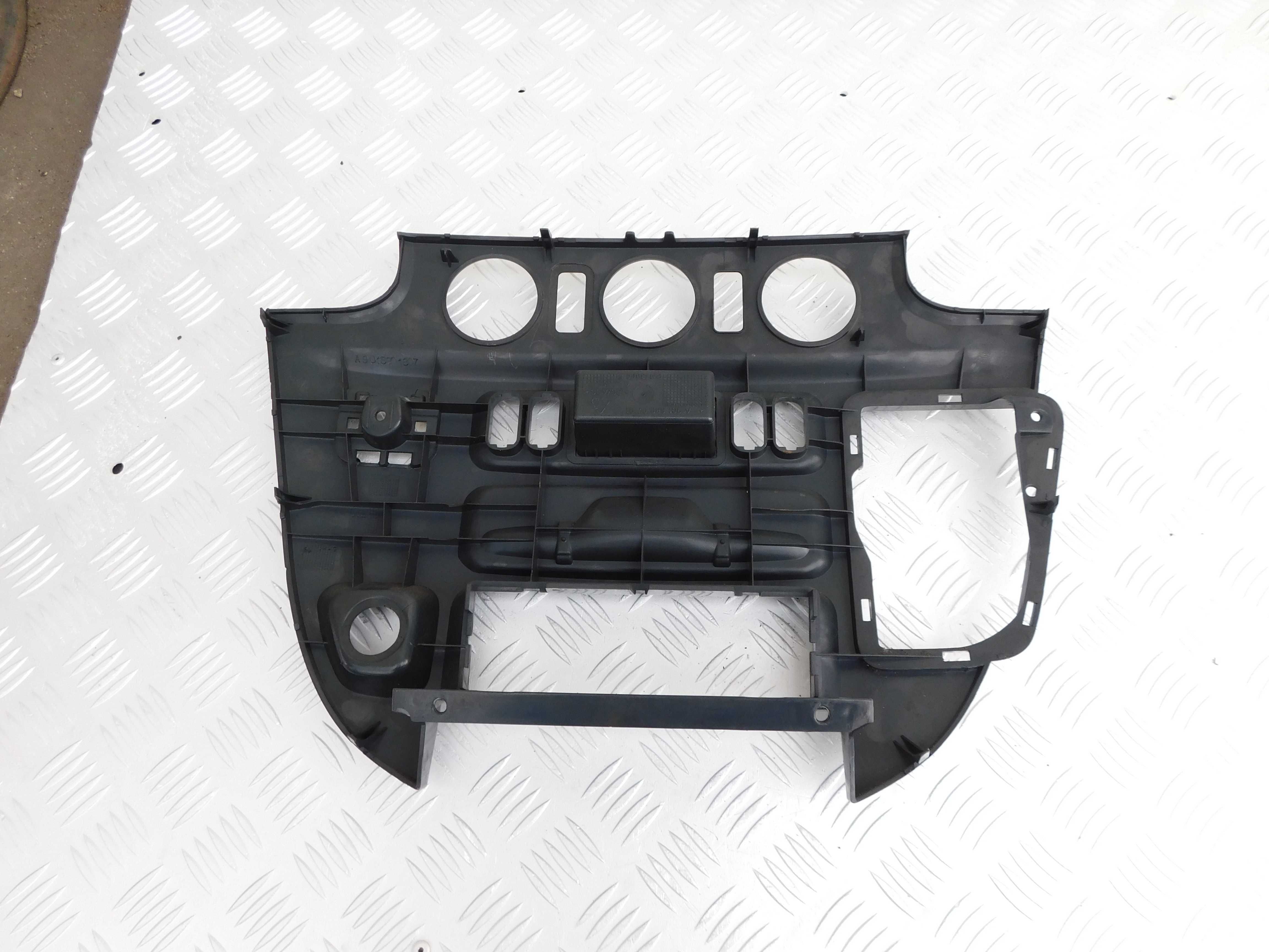 Mercedes Sprinter CDI plastik czołowy maskownica ramka konsoli OEM