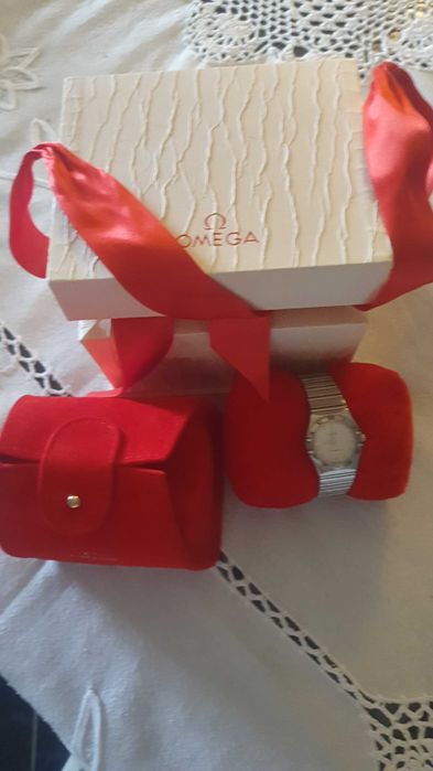 ELEGÂNCIA Relógio de senhora OMEGA CONSTELLATION cor prata