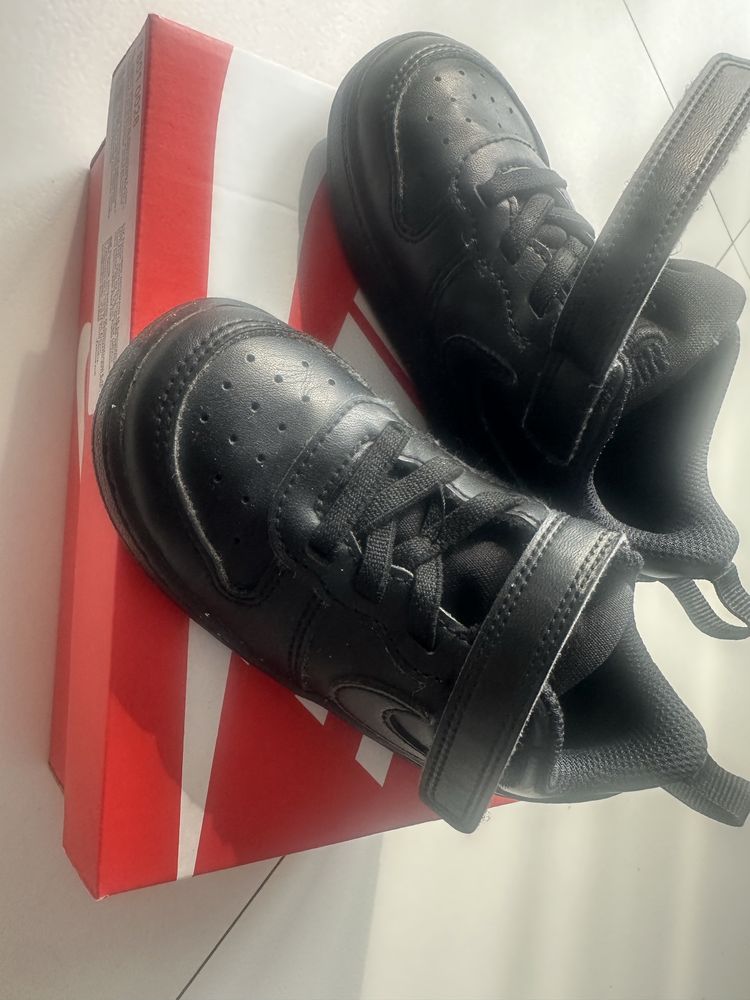 Buciki sportowe NIKE rozm. 25