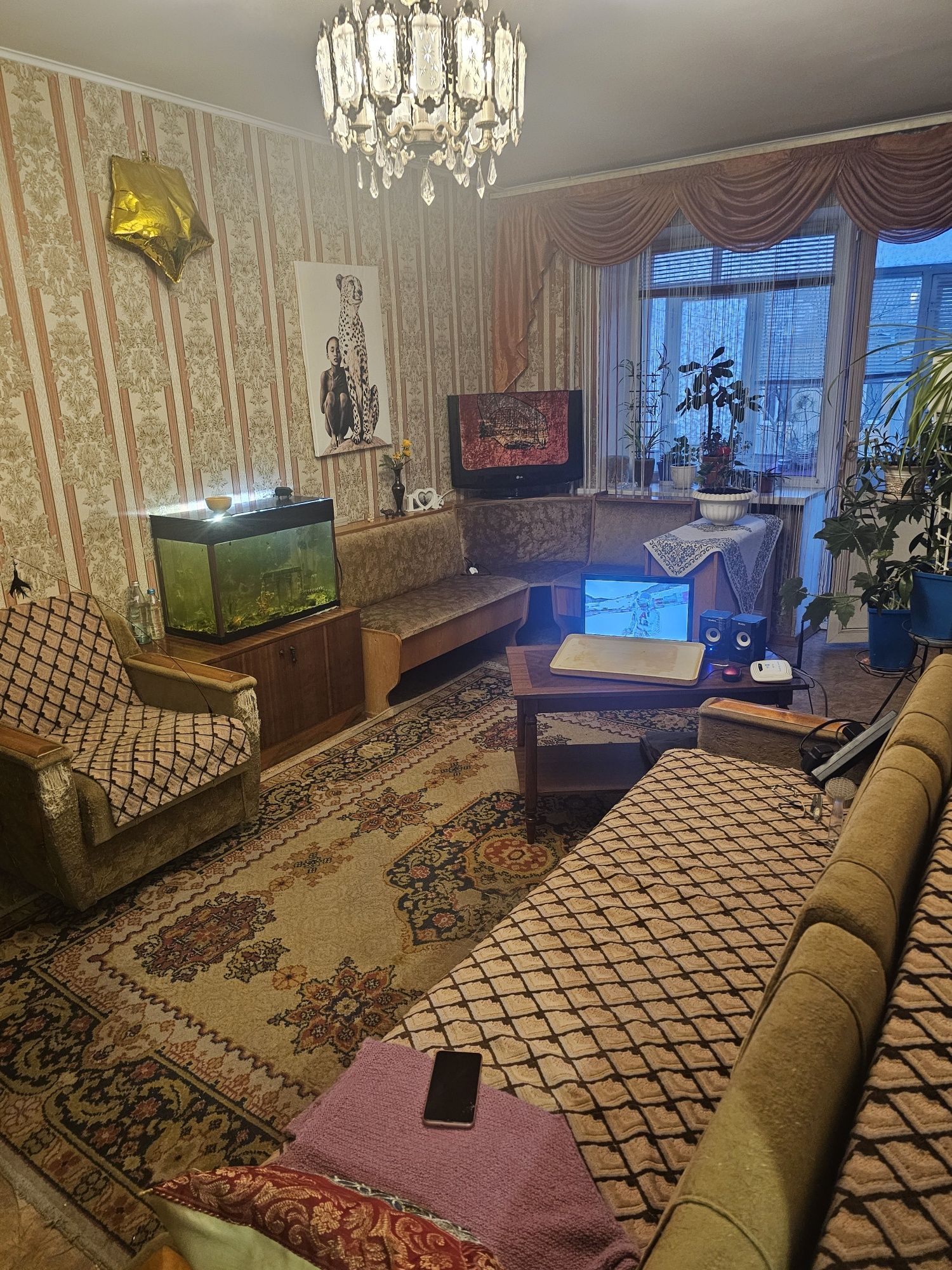 ПРОДАМ 3 комн на Соборной возле музея