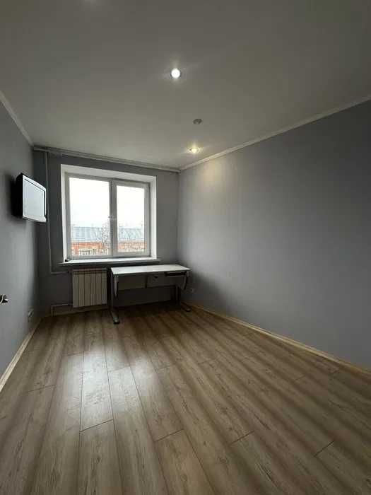 Продам  3к квартиру, м.Защитников Украины,Героев Харькова,89(код87530)