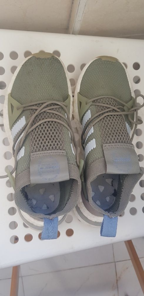 Ténis Adidas verdes  36