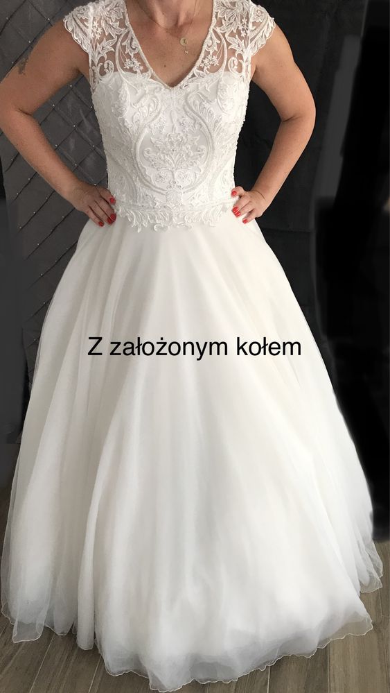 Klasyczna suknia ślubna z koronką