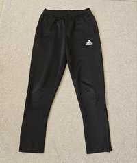 Adidas spodnie dresowe rozmiar 140