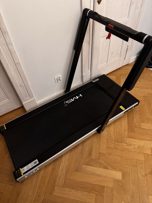 Bieżnia elektryczna z biurkiem HMS LOOP12 MULTI BLACK  używana