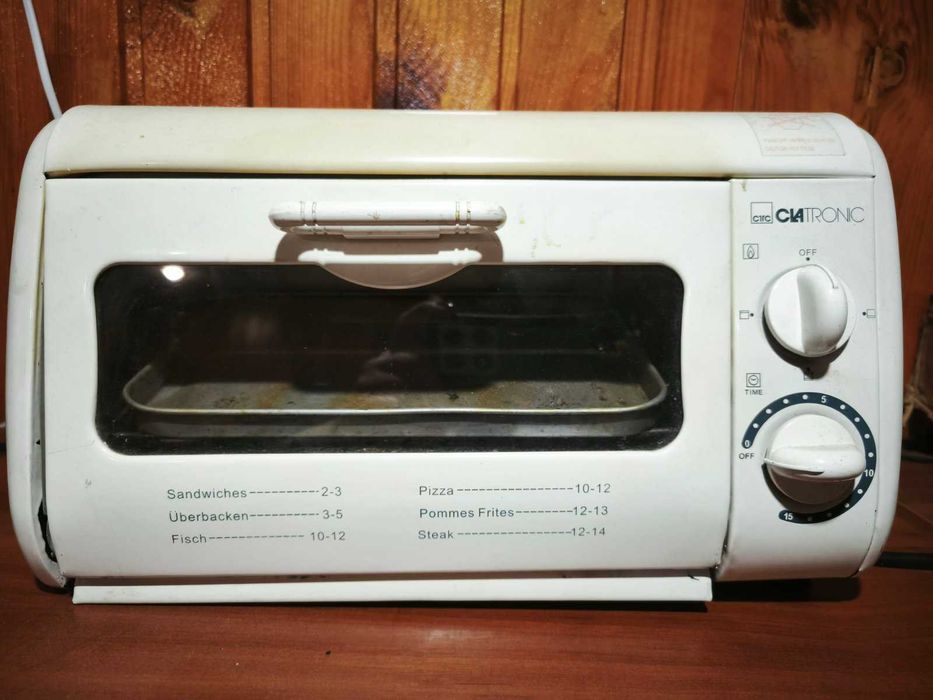 Міні електродуховка  Clatronic