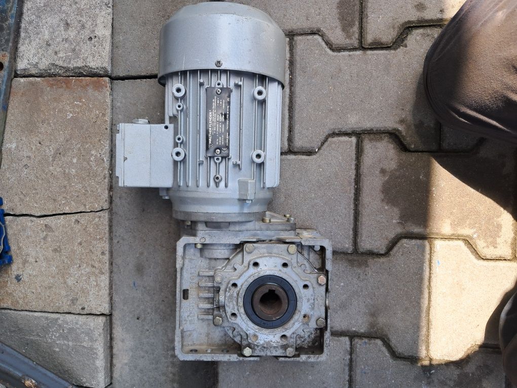Okazja motoreduktor 0.55kw 56obr