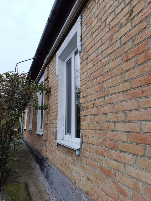 Продам земельну ділянку 11 соток та частину будинку по вул . Барболіна