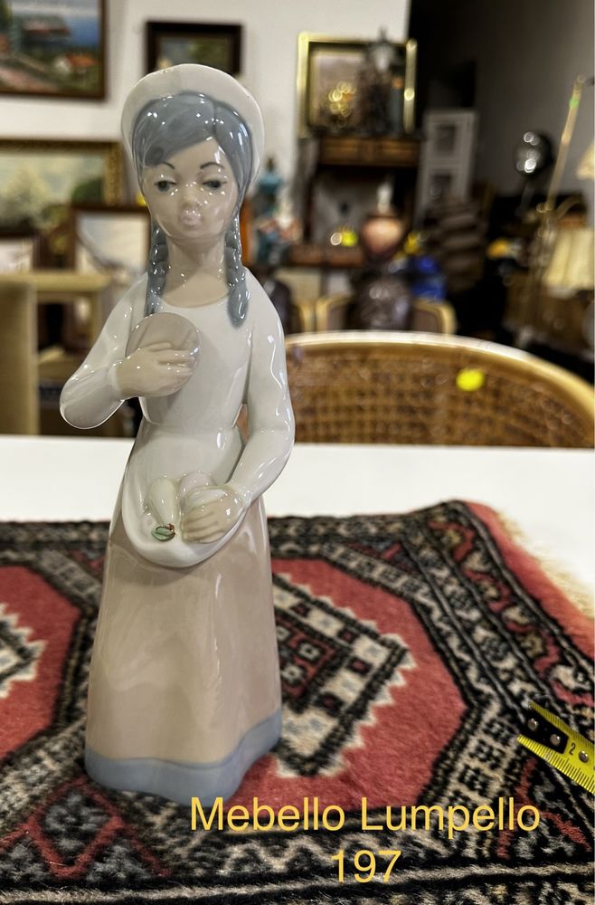 CASADES Figurka porcelanowa rzeźba kobieta z chlebem dekoracja 197