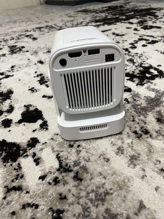 Продам проектор новый