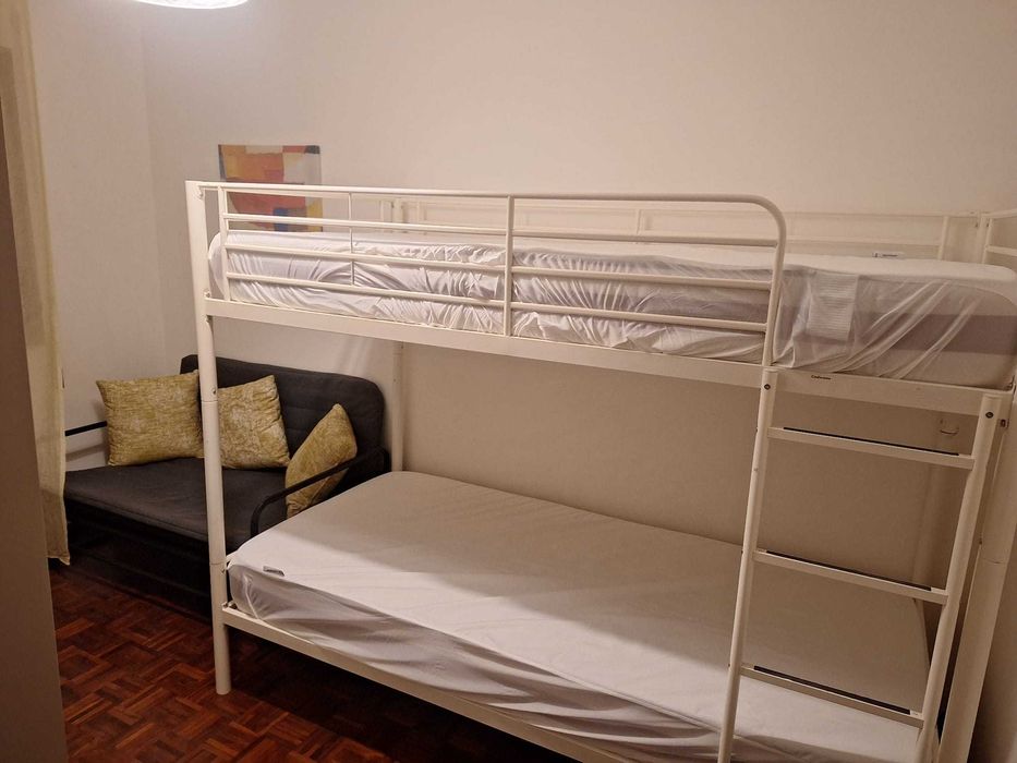 Quartos renovados em moradia perto Norteshopping, boa zona