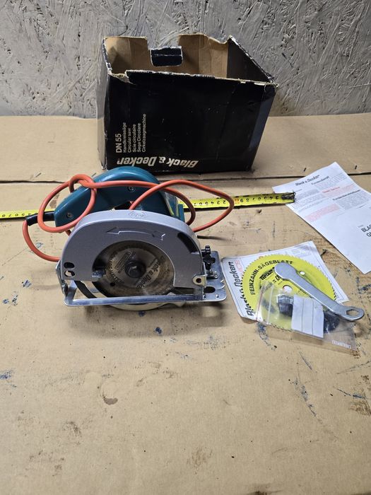 Piła najazdowa black decker 450 W z osprzętem- prawie nowa !