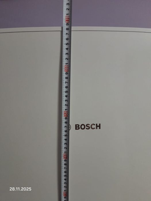 Холодильник відомой марки BOSСH.