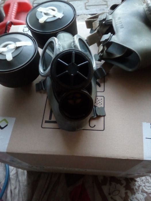Maska przeciwgazowa z pochłaniaczen, NOWA