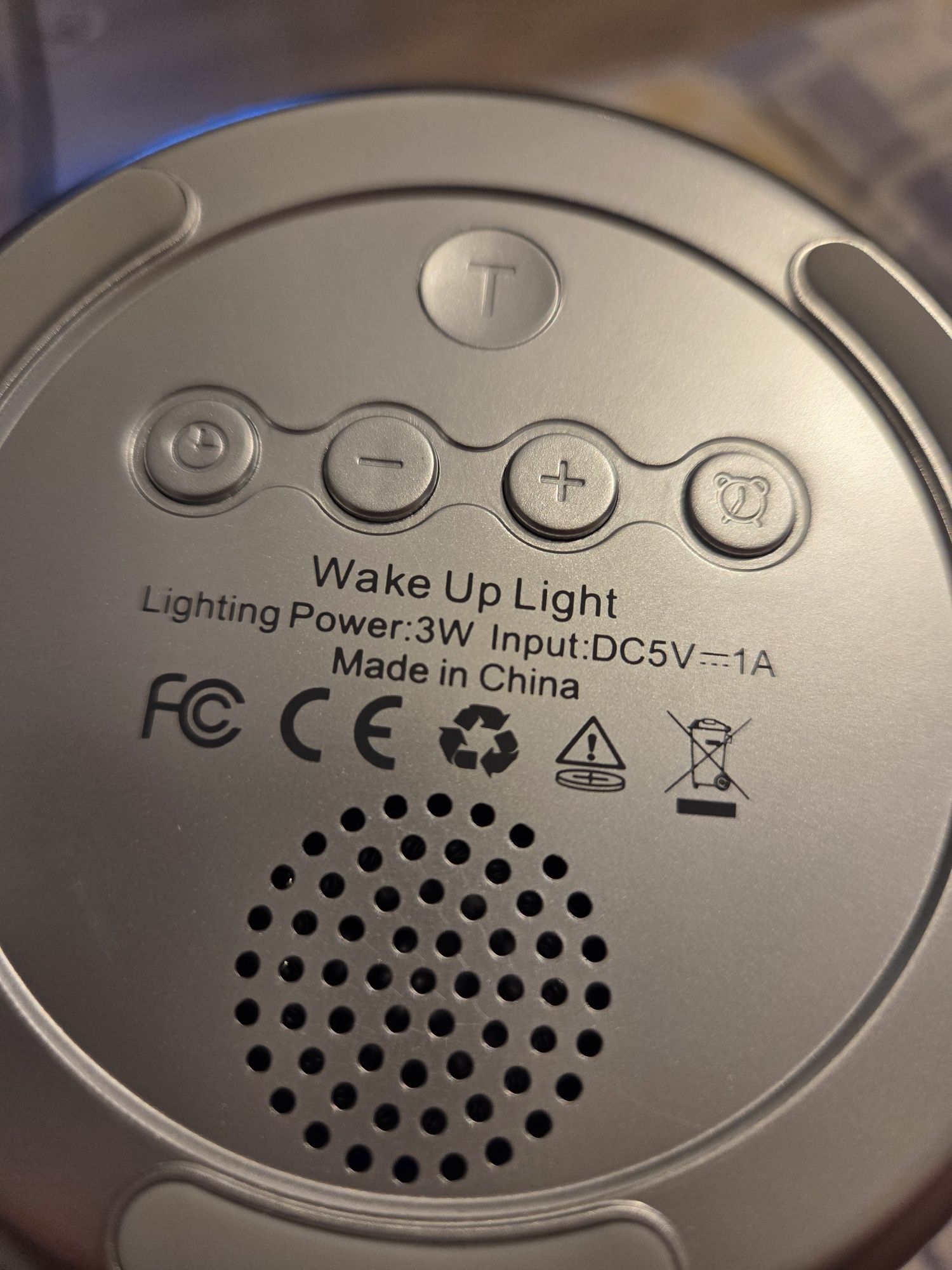 Luz com relogio despertador