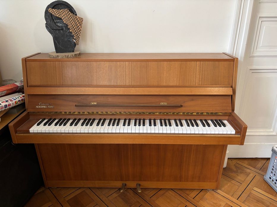 Pianino Nordiska Futura 2