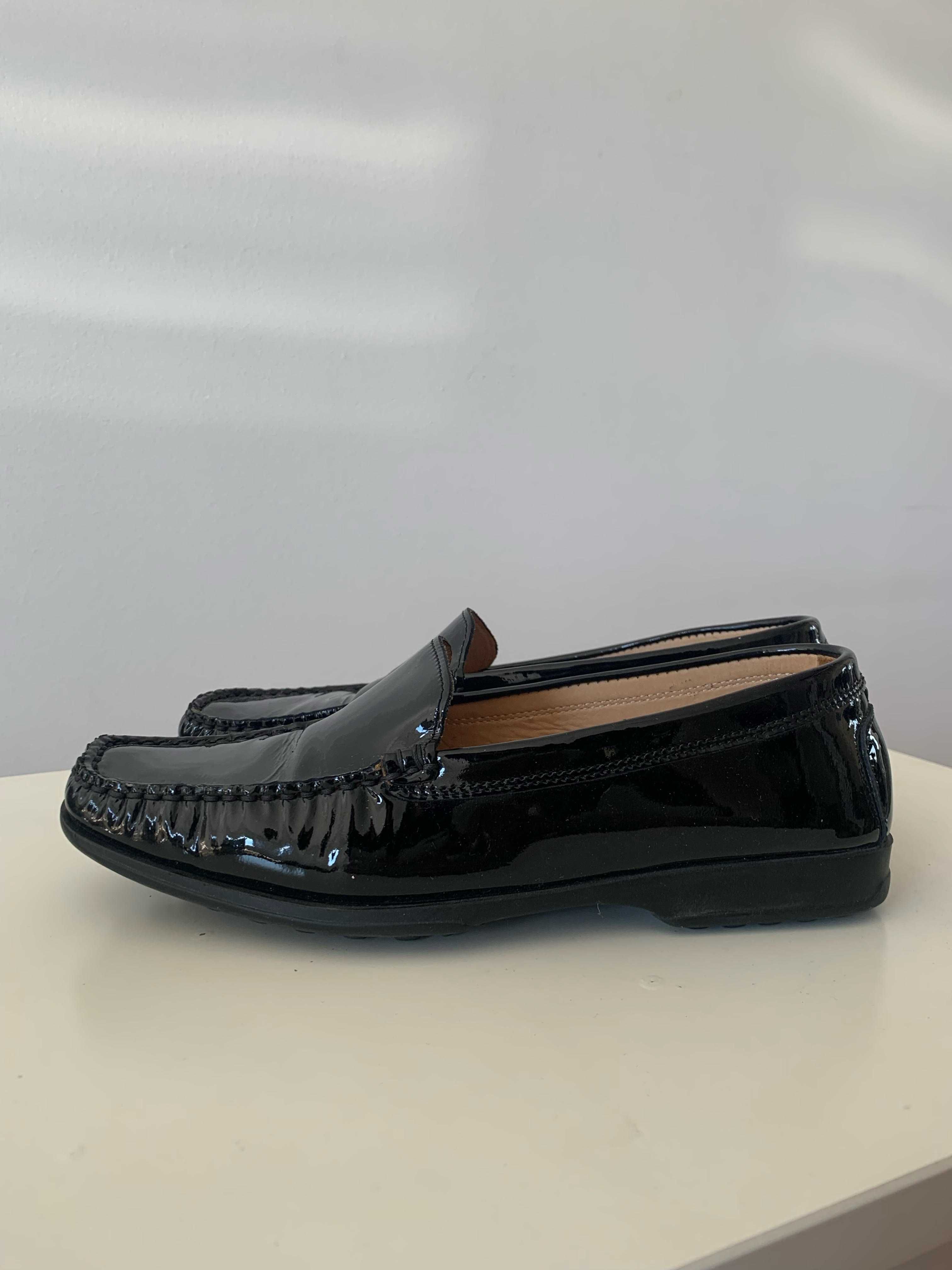 Mocassins de verniz