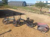 2 bicicletas eletricas e reboque