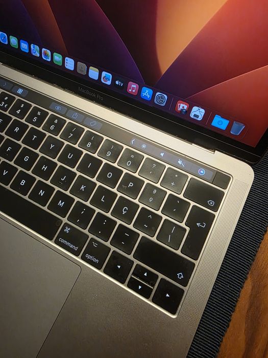 MacBook Pro 2017 Touchbar 256GB. Troca/retoma. Com carregador