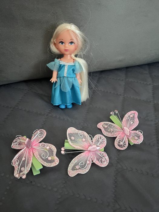 Lalka śliczna  i 3 motylki