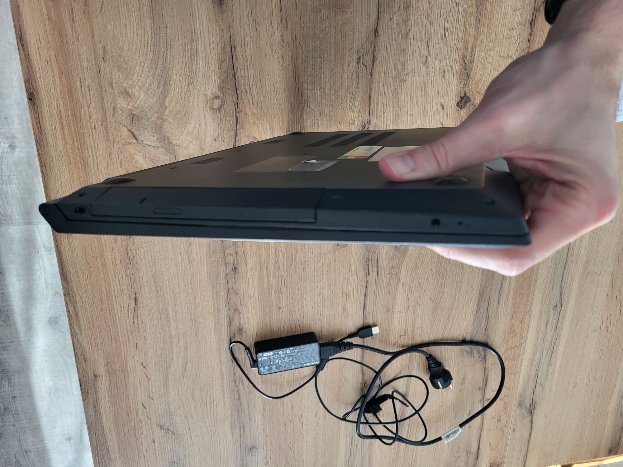 Laptop Lenovo V110-15ISK. I3 6006U 2Ghz, 8gb Ram