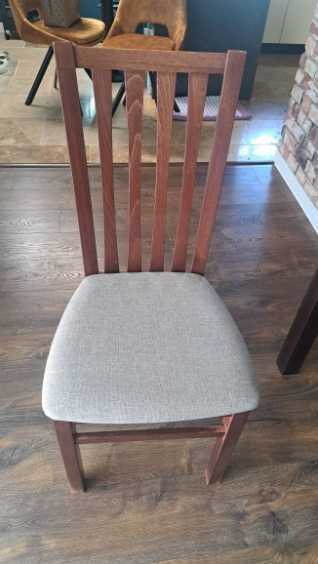 Stół plus krzesła