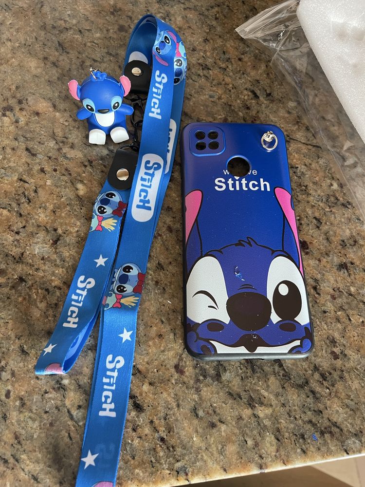 Capa telemovel com fita e boneco stich