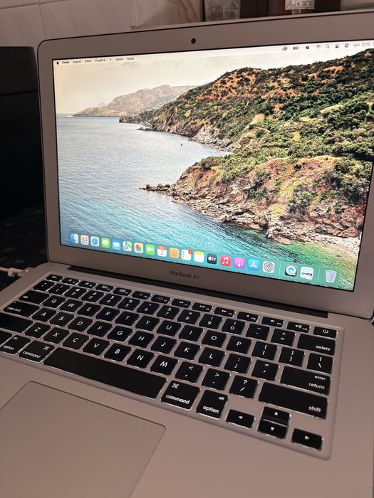 MacBook Air 13” (2017) | i5 | 8GB RAM |
