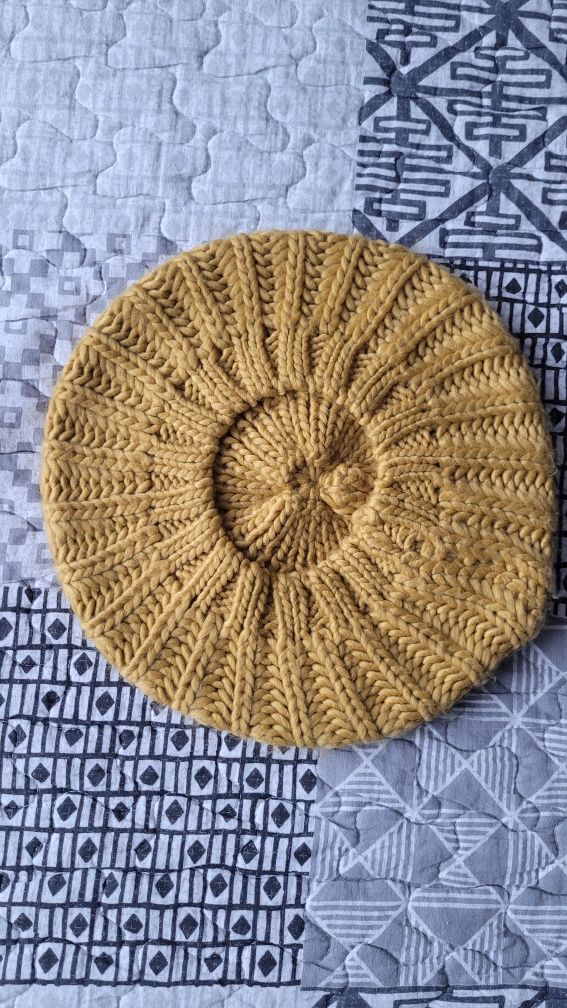 Żółta czapka / beret TXM
