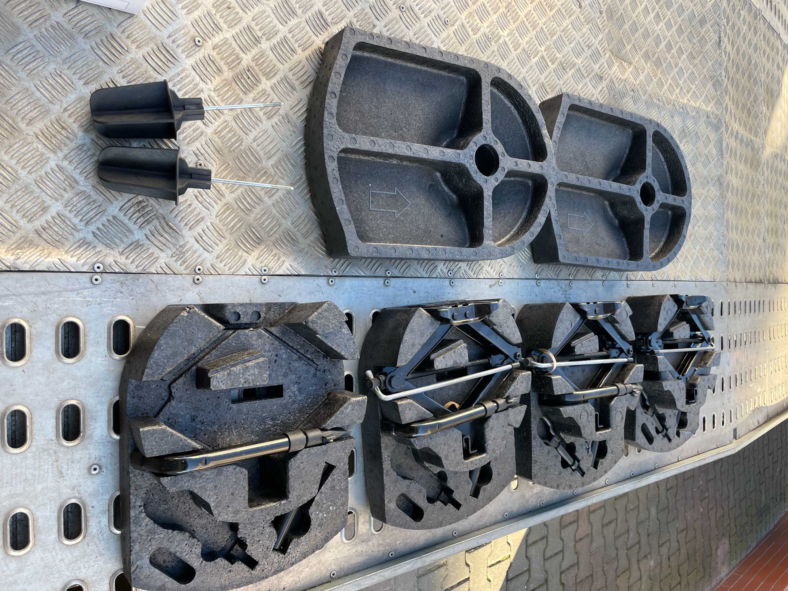 FORD MONDEO MK4 WKŁAD bagażnika koła zapasowego  styropian stan bdb