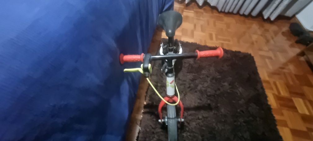 Bicicleta sem pedais para criança