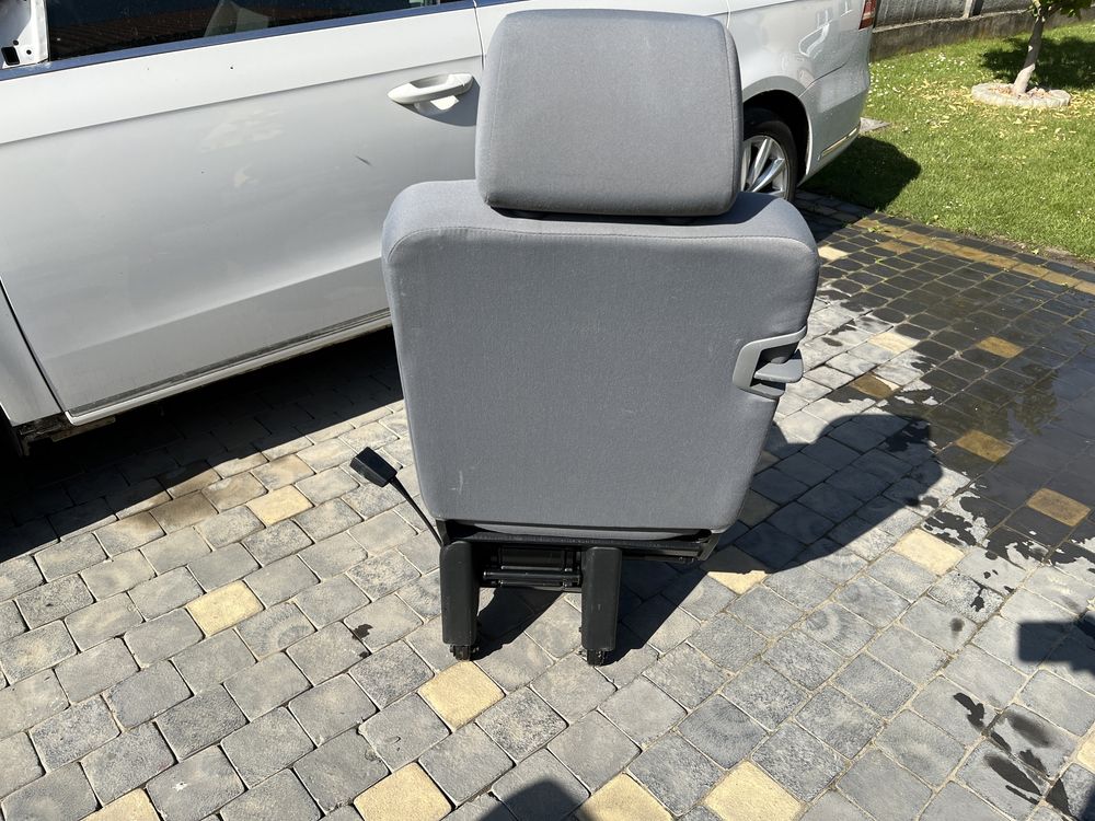 Сидіння відкидне козлик другого ряду VW T5 T6 Т5 Т6 т-5 Caravelle
