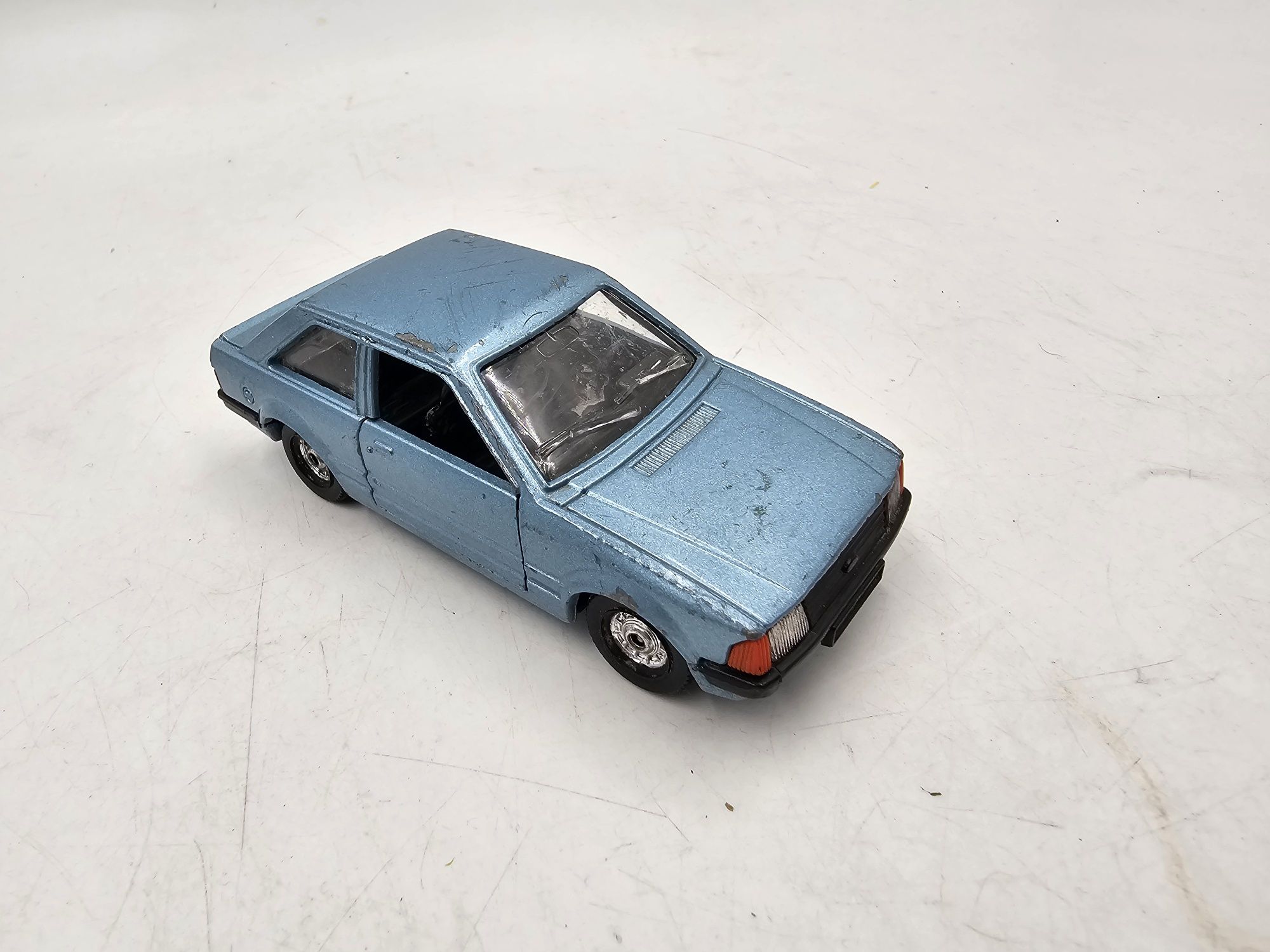 Corgi - Ford Escort 1.3 GL - 1:36 Vintage