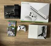 Xbox One S 500 Gb+ akumulatory do padów