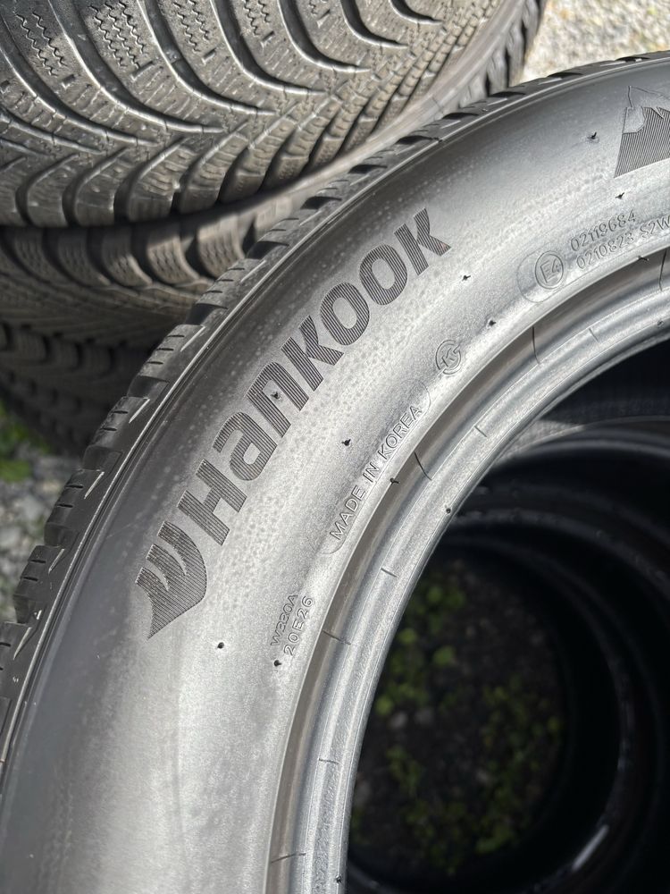 Komplet opon zimowych 235/55 R17 Hankook