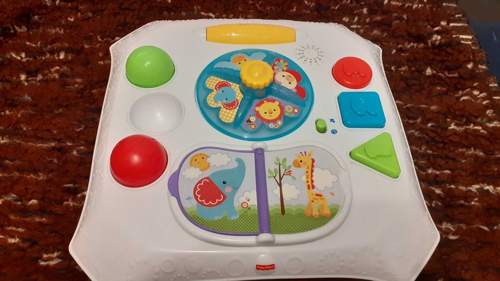 Interaktywny stoliczek Fisher Price dla niemowlaka