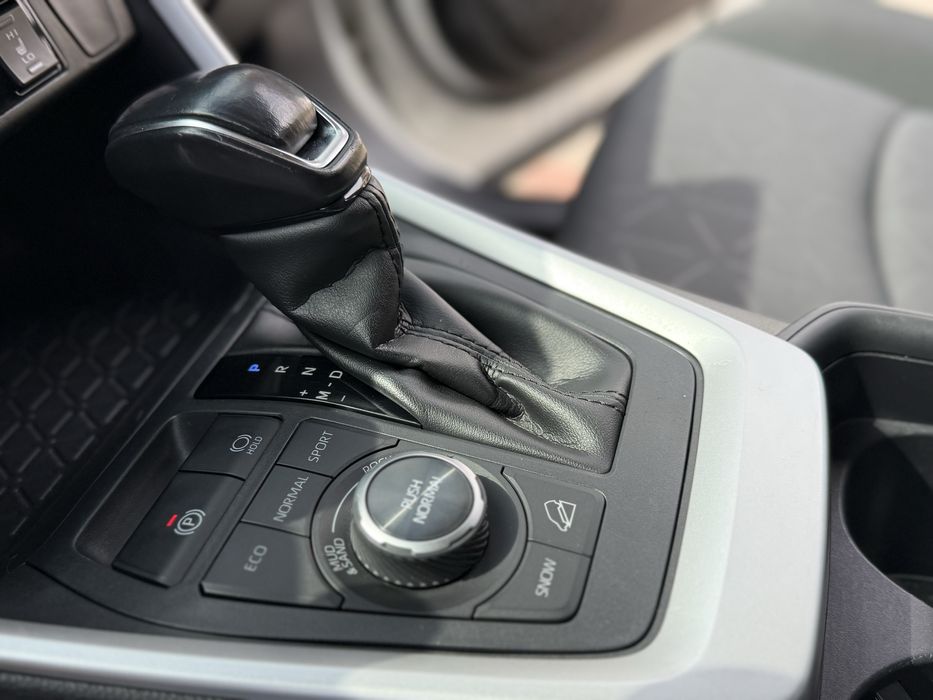 Офіційний ціленький Toyota Rav 4