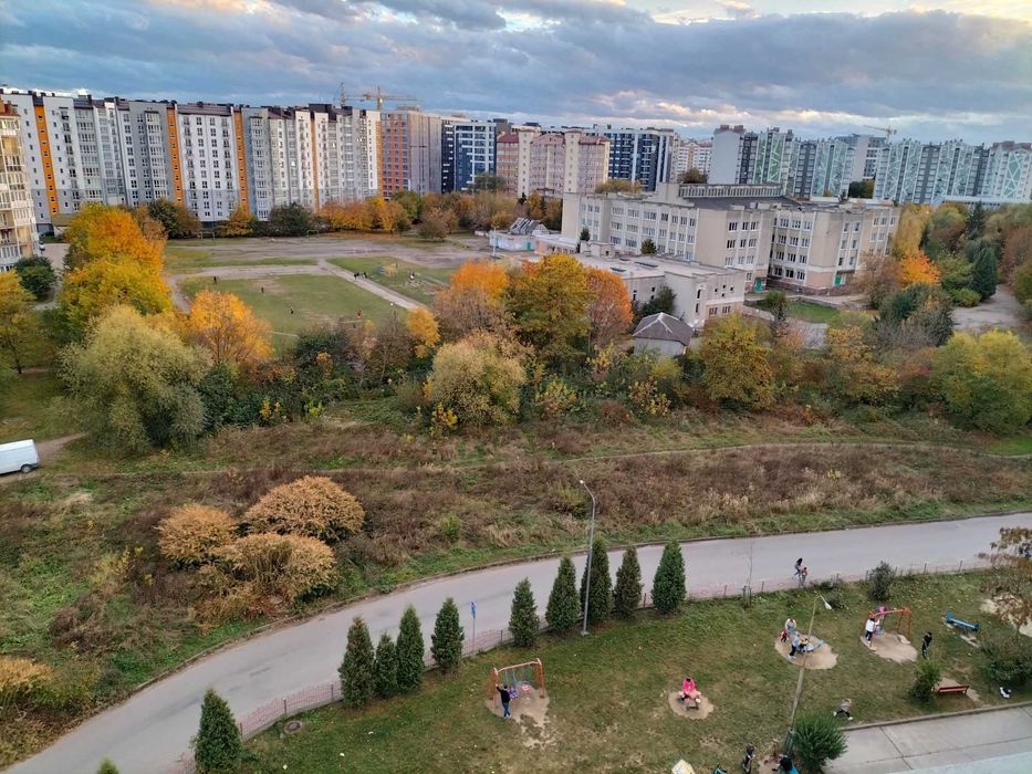 Простора 3к квартира з гарним видом в затишному районі